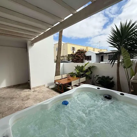 Le Family Palms Patio Jacuzzi By Bayside