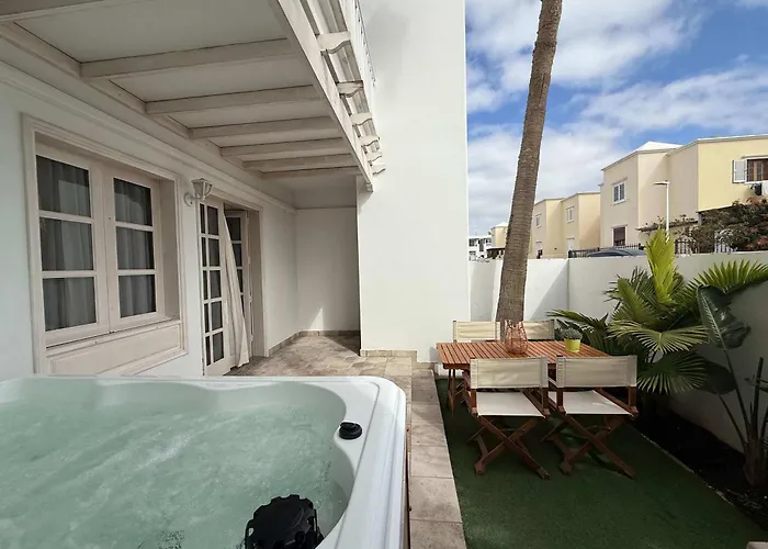 Le Family Palms Patio Jacuzzi By Bayside