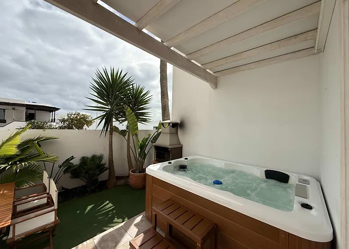 Le Family Palms Patio Jacuzzi By Bayside * 宏达海滩