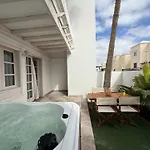 Le Family Palms Patio Jacuzzi By Bayside
